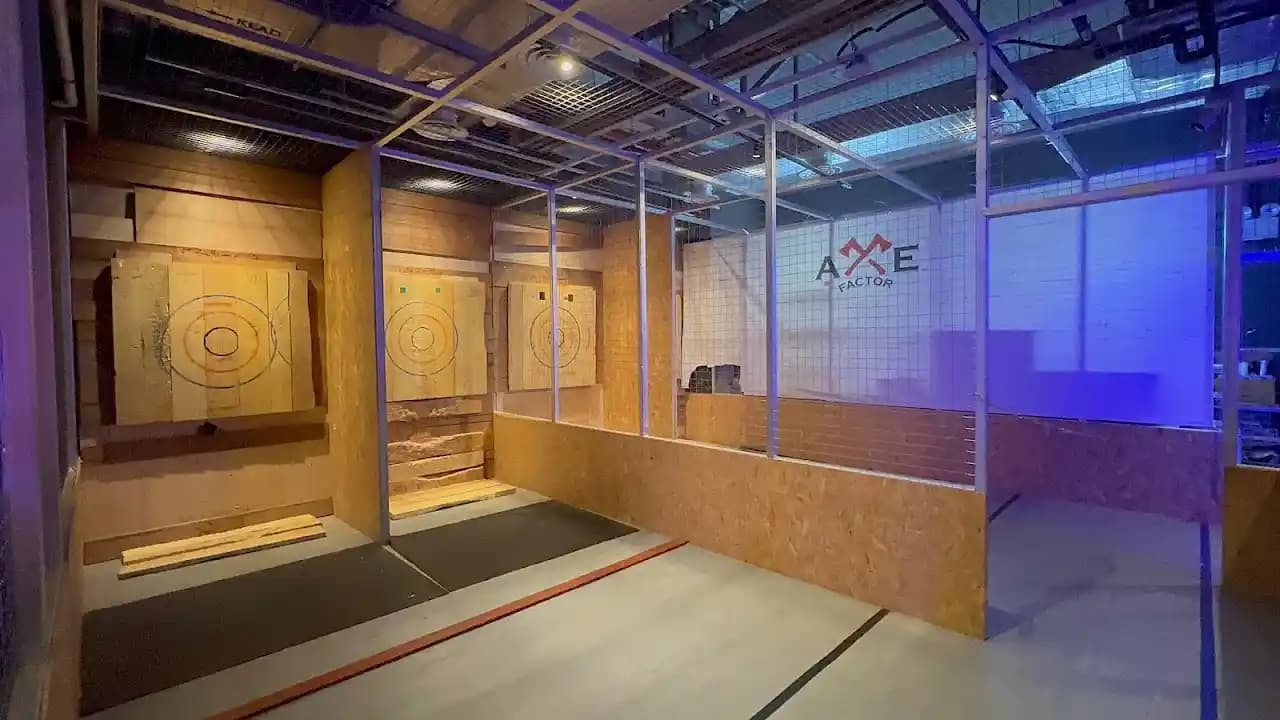 axe throwing experience at Axe Factor located in Sydney