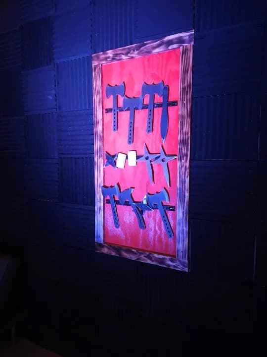 axe throwing experience at Axe N Smash located in Phoenix